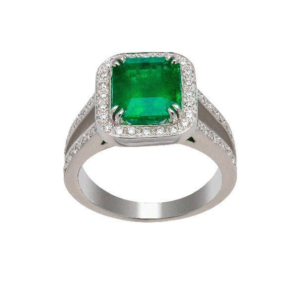 Bague Alcazar en or blanc 18 carats, émeraude coussin taille émeraude vert intense en halo de diamants ronds, double anneau fendu pavé, vue de face