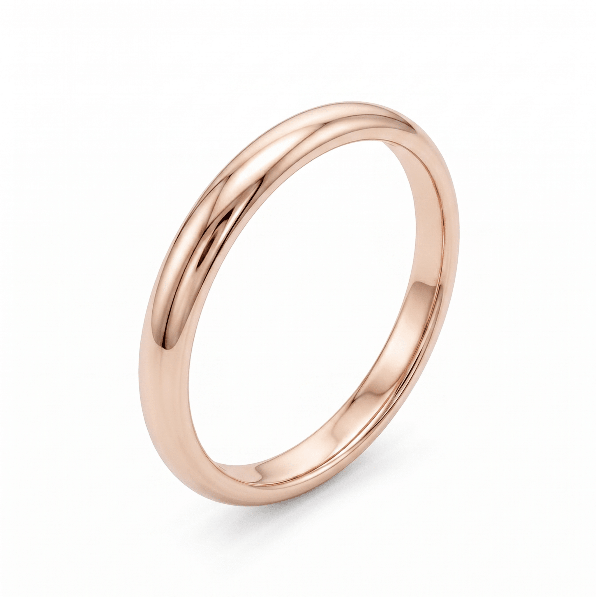 Alliance en or rose 18 carats demi jonc sur fond blanc