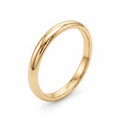 Alliance en or jaune 18 carats demi jonc sur fond blanc