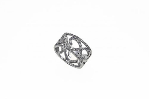 Bague bandeau large ajouré en or blanc 18 carats, motifs arabesques entrelacés en volutes et contre-volutes pavés de diamants ronds brillants serti grain, anneau plat ajouré style mauresque, vue de trois-quarts