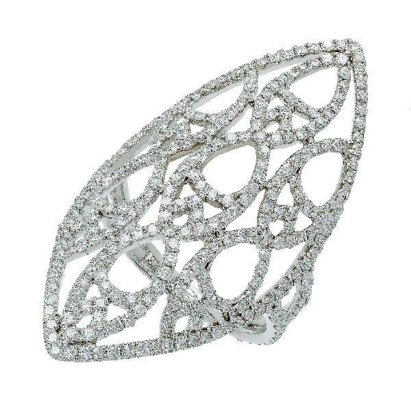 Bague marquise navette ajourée en or blanc 18 carats, entièrement pavée de diamants ronds brillants serti grain sur motifs entrelacés en arabesques, silhouette navette pointue aux deux extrémités, vue de côté