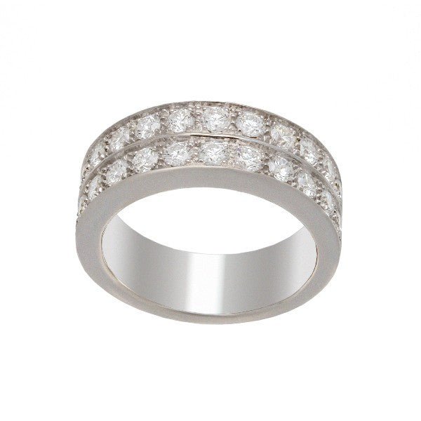 Bague large jonc rectangulaire en or blanc 18 carats, deux rangs parallèles de 12 diamants ronds brillants chacun en serti grain, séparés par une fine rainure centrale polie, bords bisautés polis, vue de face