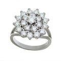 Bague fleur en or blanc 18 carats, 21 diamants ronds brillants environ 1,95 carat total serti griffes en trois couronnes concentriques, anneau double brin fendu poli, vue de face