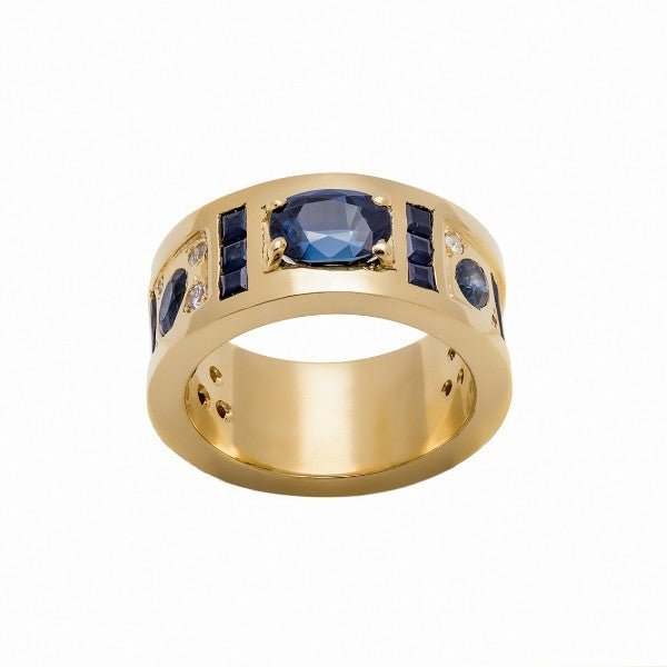 Bague large en or jaune 18 carats sertie de plusieurs saphirs bleus et de diamants, vue de face