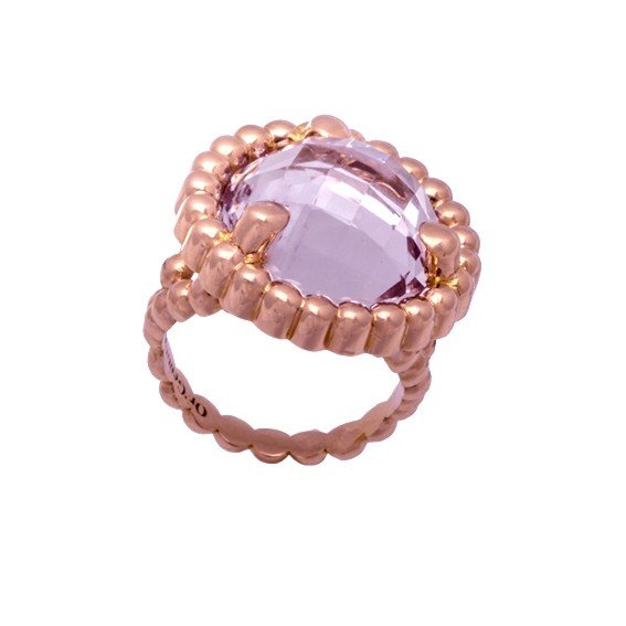 Bague cocktail en or rosé 18 carats, améthyste taille coussin rose lavande très claire en serti 4 griffes, couronne de perles d’or festonnée, anneau purlé continu, création Or Gemmes, vue de face