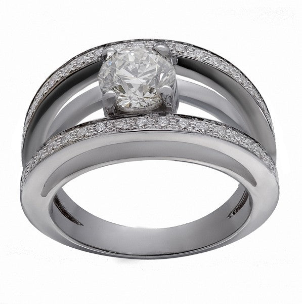 Bague solitaire en or blanc 18 carats, diamant central rond environ 0,90 carat serti 4 griffes, anneau triple brin pont ouvert avec deux rangs de diamants pavés serti grain, vue de face