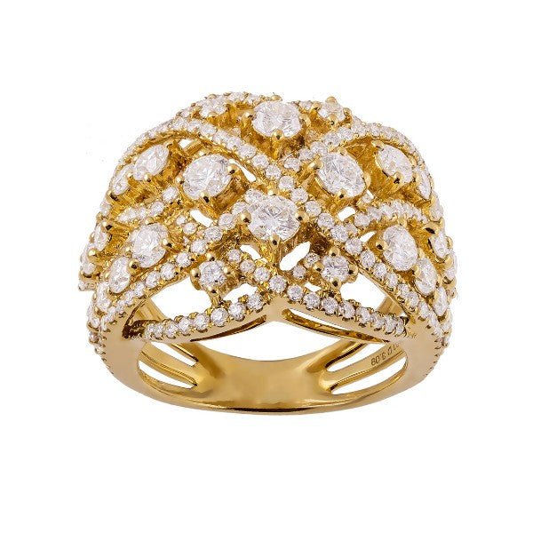 Bague large dôme bombé ajouré en or jaune 18 carats, motifs floraux en volutes et croisillons entrelacés, diamants ronds brillants en serti grain et serti clos à chaque intersection et alvéole du motif, grande densité de diamants, vue de face