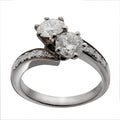 Bague toi et moi en or blanc 18 carats, deux diamants ronds brillants environ 0,50 carat chacun serti 6 griffes, anneau tourbillon croisé, épaulements pavés de diamants serti grain, vue de face