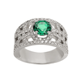 Bague toile ajournée en or blanc 18 carats pavée de diamants ronds, surmountée d’une émeraude ronde 1,26 ct serti 4 griffes, vue de face