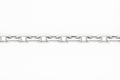 Chaine en or maille forçat limée en or blanc 18 carats sur fond blanc
