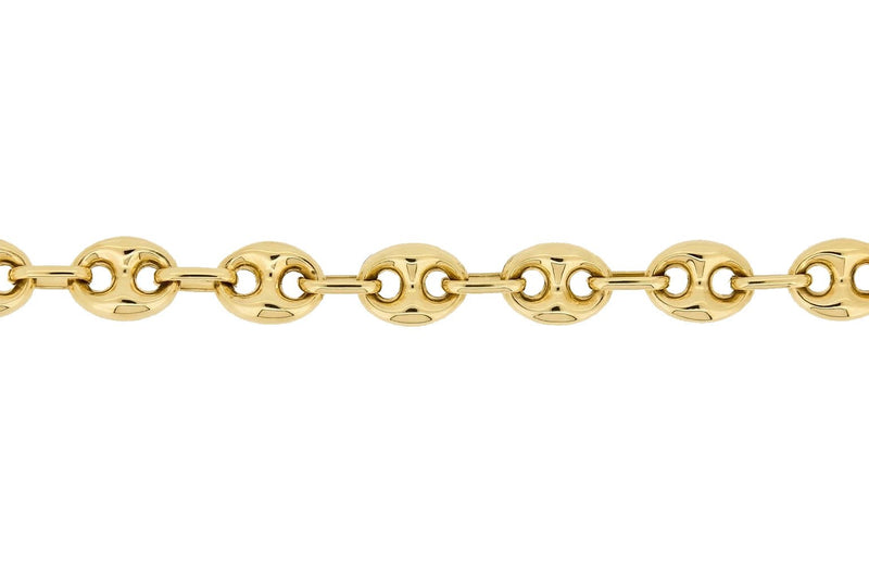 Chaine maille grain de café creuse en or or jaune 18 carats sur un fond blanc