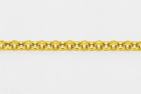 Chaîne en or jaune 18 carats massive maille jaseron sur fond blanc