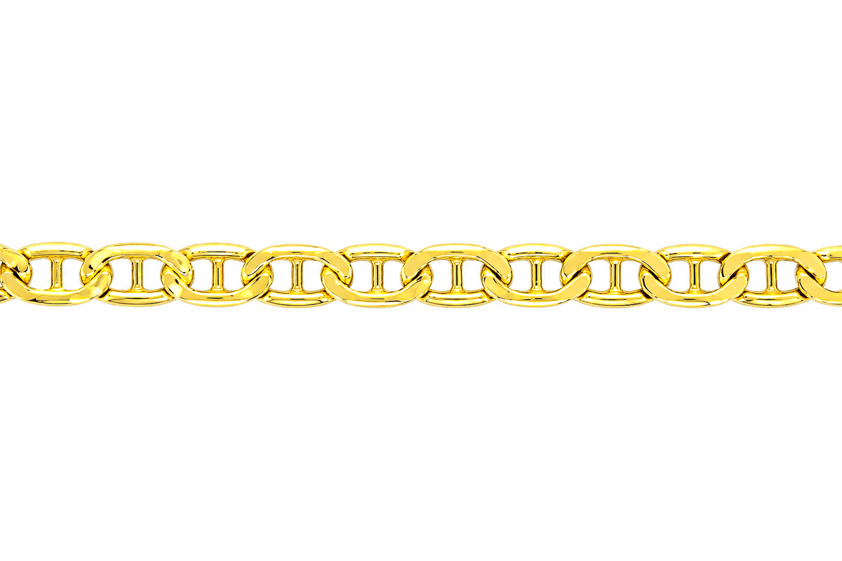 Chaine massive en or 18 carats maille marine battue sur fond blanc