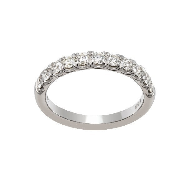 Demi-alliance en or blanc 18 carats, 9 diamants ronds brillants dégradés du centre vers les côtés en serti partagé griffes communes, anneau demi-jonc poli, vue de face