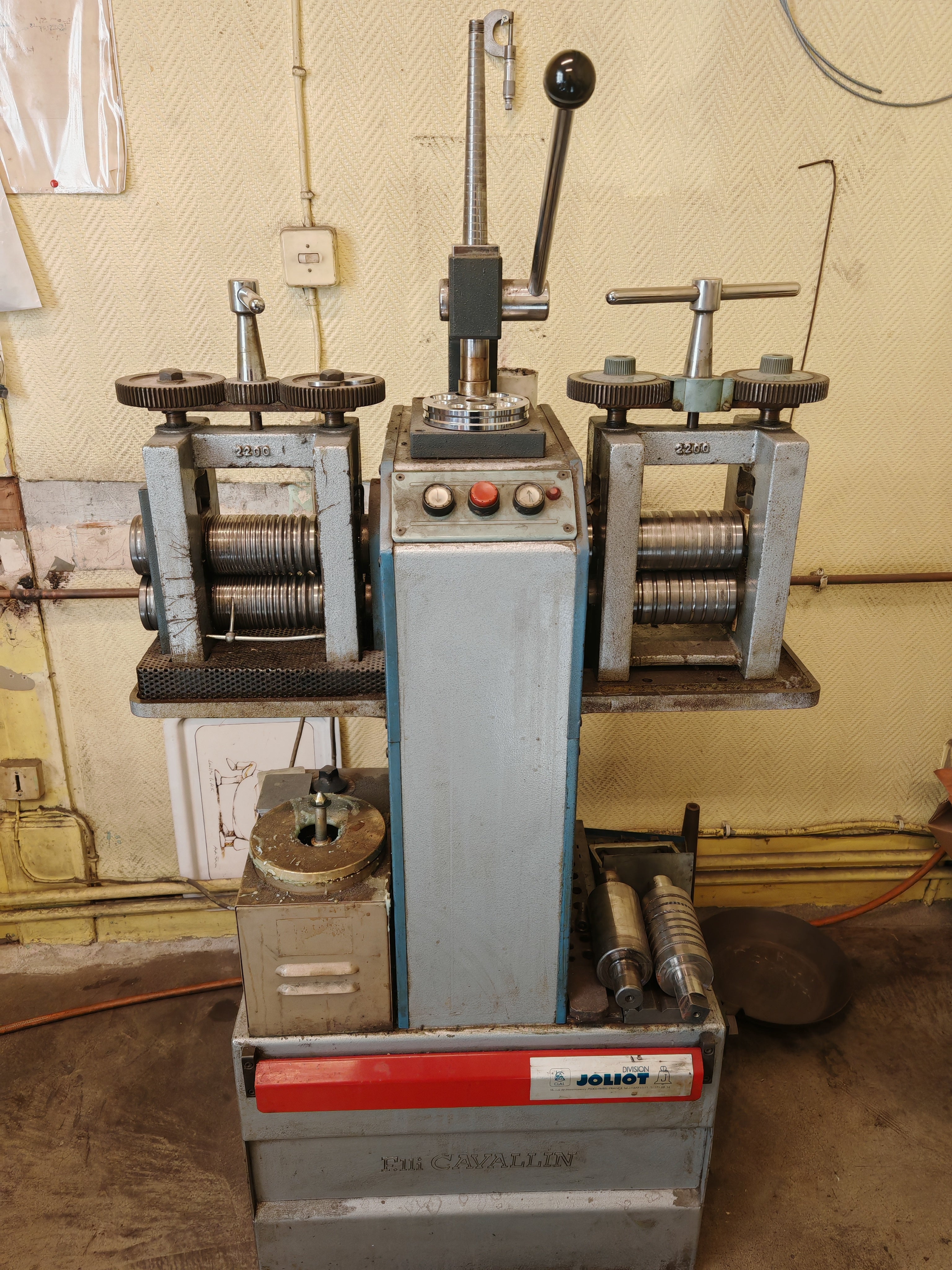 Machine pour aplatir de l'or 18 carats