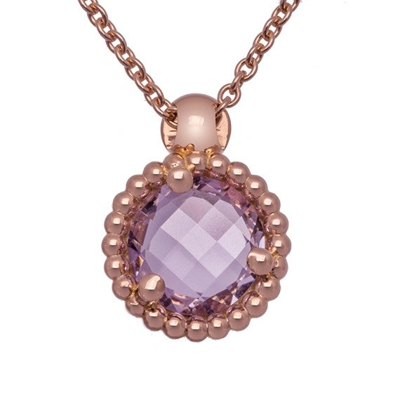Pendentif en or rose 18 carats avec une améthyste centrale, sur un fond blanc